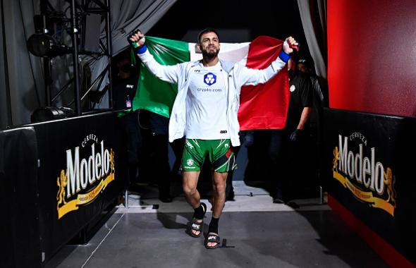 Yair Rodriguez of Mexico prepares to fight Max Holloway in a featherweight fight during the UFC Fight Night event at UFC APEX on November 13, 2021 in Las Vegas, Nevada. (Photo by Chris Unger/Zuffa LLC)