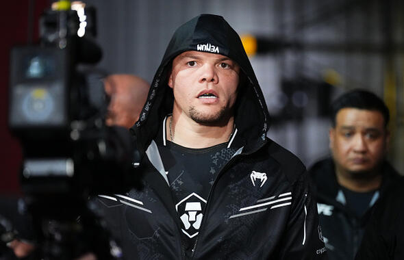 Anthony Smith prepares to face Khalil Rountree Jr. in a light heavyweight fight during the UFC Fight Night event at UFC APEX on December 09, 2023 in Las Vegas, Nevada. (Photo by Jeff Bottari/Zuffa LLC)